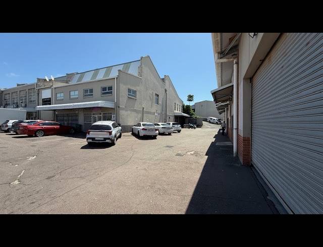 120M² STORAGE UNIT TO LET IN STAMFORD HILL